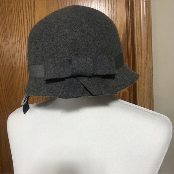 Really cute hat with bow - Picture 1 of 3